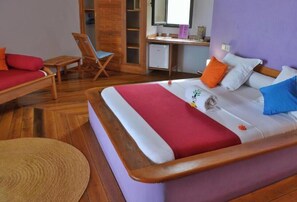 Habitación Deluxe doble, patio, vistas al mar | Caja fuerte, sistema de insonorización, wifi gratis