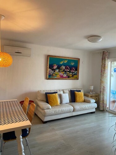 Apartment with parking 2 minutes away on Cambrils Beach