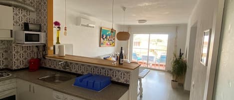 Fridge, microwave, coffee/tea maker, electric kettle