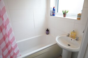 Ducha, toallas, jabón, shampoo