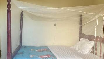 Desk, laptop workspace, iron/ironing board, free WiFi