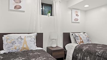 Iron/ironing board, free WiFi, bed sheets