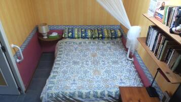 1 bedroom, bed sheets, wheelchair access
