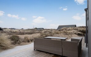 Outdoor dining - Amazing home in Ringkøbing with sauna (Ringkøbing)