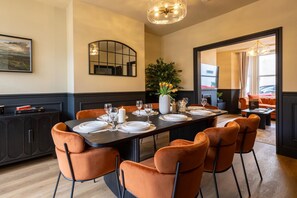 Dining - Boutique Scarborough Stay – Walk to Beach & Town (Scarborough)