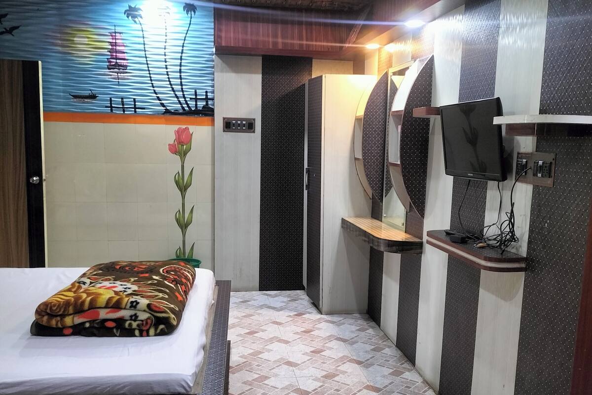 Habitación doble de lujo, vista a la ciudad | Escritorio, wifi gratis y ropa de cama
