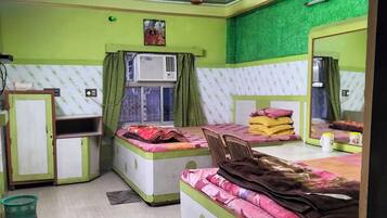 Free WiFi, bed sheets