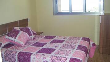 Iron/ironing board, WiFi, bed sheets, wheelchair access