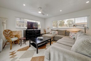 TV - 1 Mi to Pompano Beach! Couple’s Retreat w/ Pool (Pompano Beach)