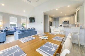 Interior - Hot Tub, Waterway/Ocean Views! Sneads Ferry Escape (Sneads Ferry)