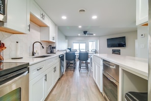 Fridge, microwave, stovetop, dishwasher - Double-Decker View of Grand Lake! Modern Townhome (Afton)