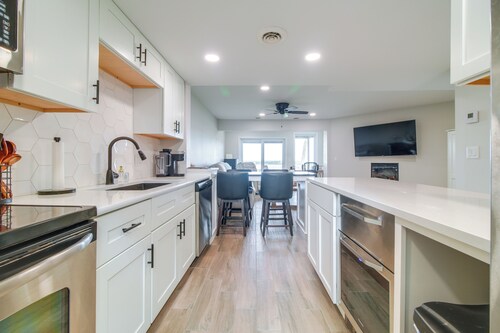 Double-Decker View of Grand Lake! Modern Townhome