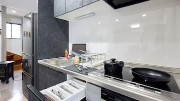 Family House, 2 Bedrooms, Non Smoking | Private kitchen | Full-size fridge, microwave, stovetop, cookware/dishes/utensils
