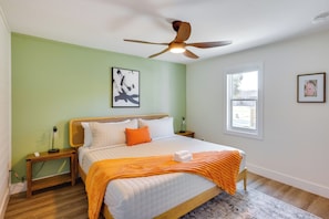 Desk, iron/ironing board, Internet, bed sheets - Mins to Beach & Mayo Clinic, Pet-Friendly 4BR Home (Jacksonville Beach)