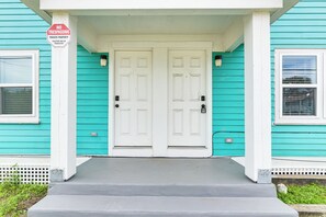 Exterior detail - 1 Mi to Pleasure Pier! Group Retreat w/ 2 Units (Galveston)