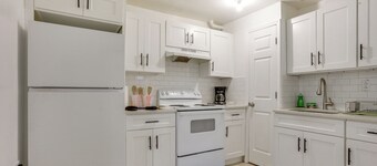 Walkable Neighborhood! Long Island Basecamp