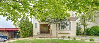 Walkable Neighborhood! Long Island Basecamp