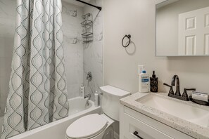 Towels - Walkable Riverdale Park Retreat w/ Gazebo! (Riverdale)