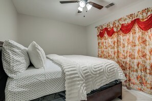 Iron/ironing board, internet, bed sheets