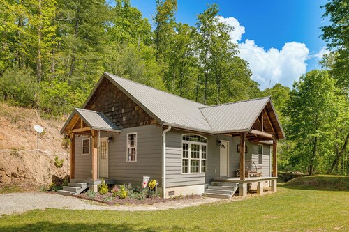 Leicester Retreat on 18 Acres w/ Fire Pit