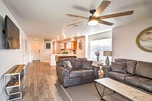 TV, ping pong, books, video library - 2 Units at Holiday Hills Resort w/ Pools & Hot Tub (Branson)