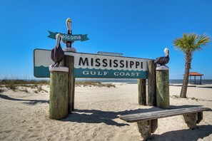 Beach - < 1 Mi to Beach! Family-Friendly Gulfport Retreat (Gulfport)