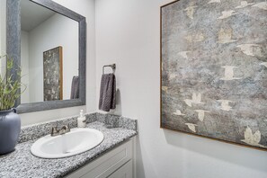 Hair dryer, towels - < 1 Mi to Beach! Family-Friendly Gulfport Retreat (Gulfport)