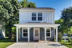 Exterior - < 1 Mi to Beach! Family-Friendly Gulfport Retreat (Gulfport)