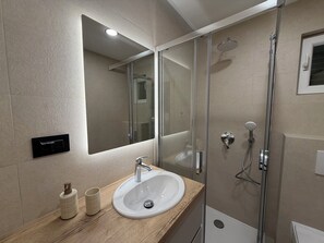Deluxe House, Sea View | Bathroom - Sunset luxury apartment (Tučepi)