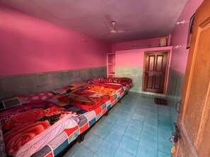 Deluxe Quadruple Room - Omji Ashram - Tapovan Kuti (Gangotri)