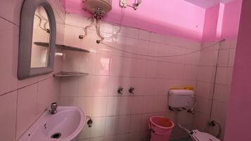 Deluxe vierpersoonskamer | Badkamer | Handdoeken