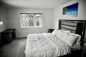 Room - 100 % Private Cozy Luxury 2 Bedroom 2 Sofa beds Close to Niagra falls (Thorold)