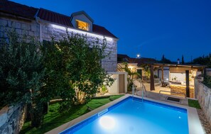 Pool - Awesome home in Marina (Marina)