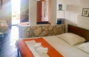 Iron/ironing board, travel cot, free WiFi - Lovely home in Podaca with WiFi (Podaca)