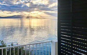 A balcony with a view of a calm sea and distant mountains. - Lovely home in Podaca with WiFi (Podaca)