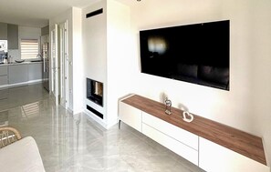 Smart TV, futbolito y tenis de mesa 