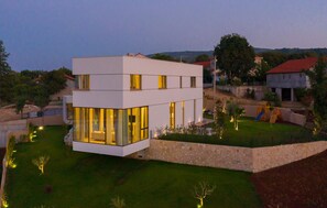 Exterior - Beautiful home in Zmijavci with sauna (Zmijavci)