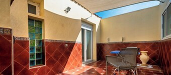 Villa Rosa heated and covered swimming pool