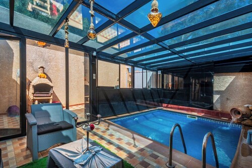 Villa Rosa heated and covered swimming pool