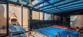 Villa Rosa heated and covered swimming pool