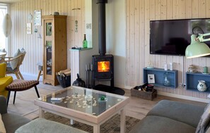 TV, fireplace - 3 bedroom amazing home in Ebeltoft (Ebeltoft)
