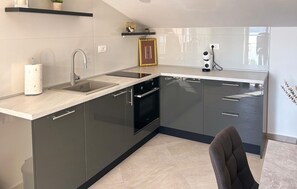 Fridge, oven, stovetop, dishwasher - Beautiful apartment in Raslina with WiFi (Raslina)
