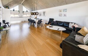 Smart TV, fireplace - 4 bedroom lovely home in Grenaa (Grenaa)