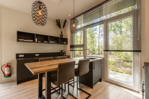 Dining - De Wiltzangh - Bosrand Wellness Cabin Premium | 2p (Ruinen)