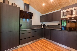 Fridge, microwave, dishwasher, coffee/tea maker - De Wiltzangh - Esborg Lodge Hottub | 6p (Ruinen)