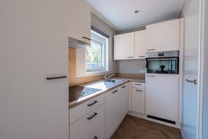 Fridge, microwave, dishwasher, coffee/tea maker - Groeneborg Lodge | 6p (Ruinen)