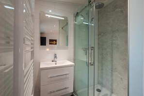 Shower - De Wiltzangh - Zandborg Lodge | 6p (Ruinen)
