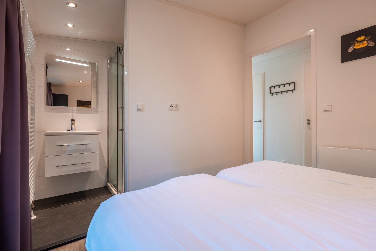 Free WiFi, bed sheets