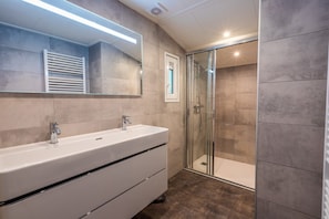 Shower, jetted bath - De Wiltzangh - Houtenborg Lodge Hottub | 4p (Ruinen)
