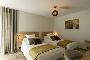 Desk, free WiFi - Luxurious villa with spa and indoor swimming pool (Saint-Sauveur-le-Vicomte)